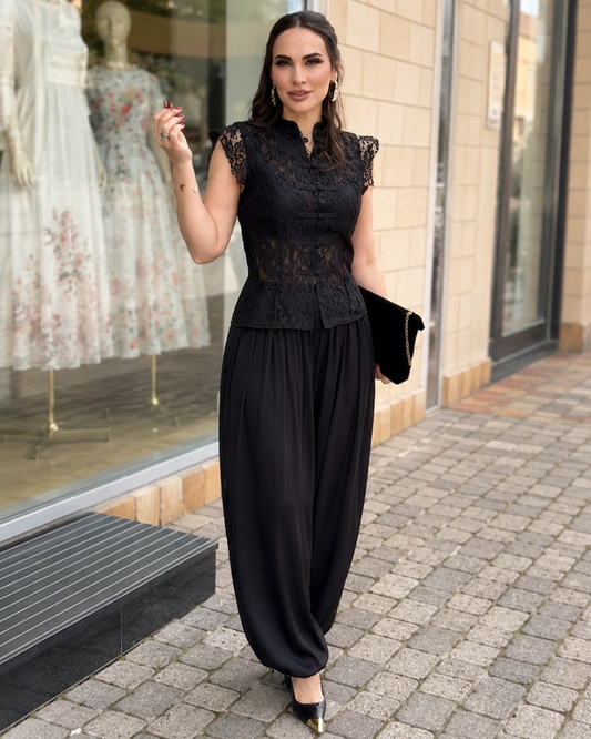 Conjunto Elegante com Blusa de Renda e Calças Fluidas