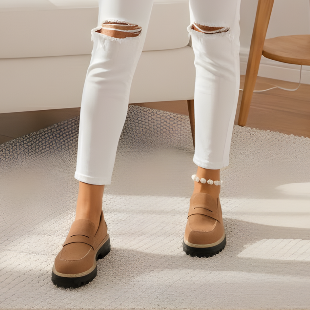 Mocassim com salto em bloco e plataforma de estabilidade para mulher