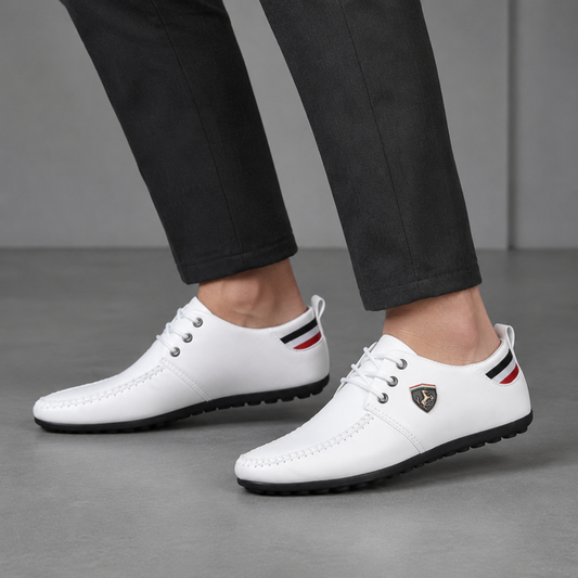 Sapatos Casuais com Atacadores e Costuras Visíveis