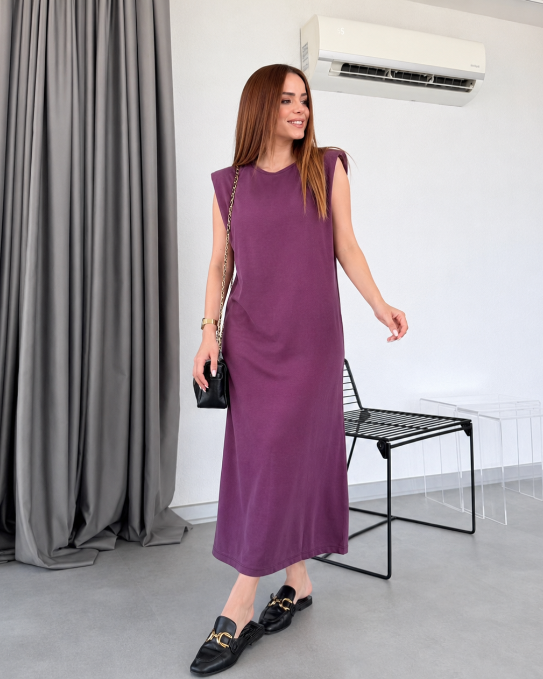 Vestido Comprido Direito com Ombros Estruturados