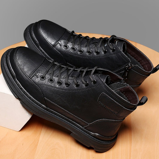 Botas de homem em pele com forro de lã