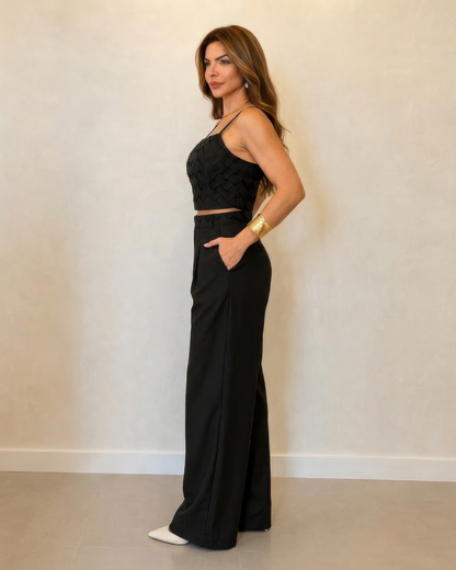 Conjunto elegante composto por top e calças palazzo