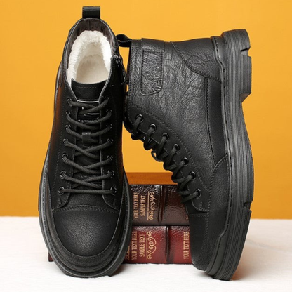 Botas de homem em pele com forro de lã