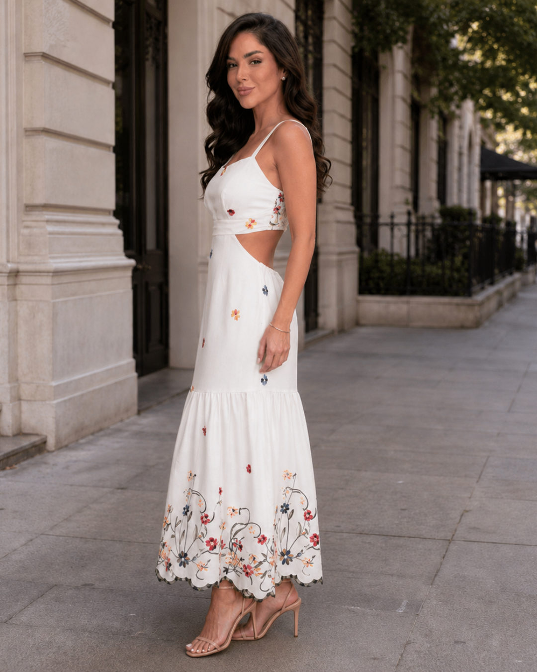 Vestido comprido floral em linho com costas elásticas