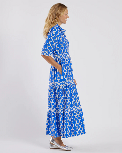 Vestido comprido de manga curta com estampado de correntes