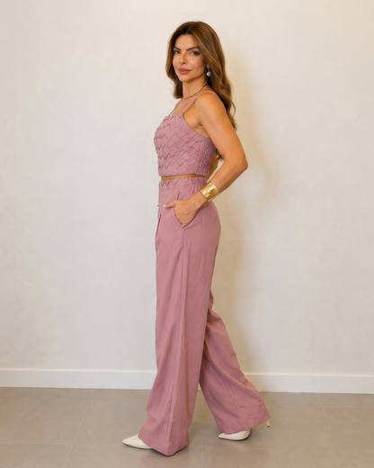 Conjunto elegante composto por top e calças palazzo