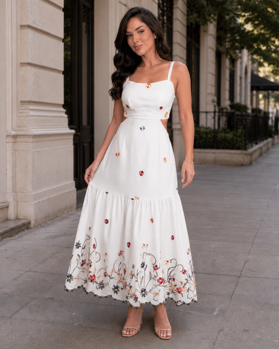 Vestido comprido floral em linho com costas elásticas