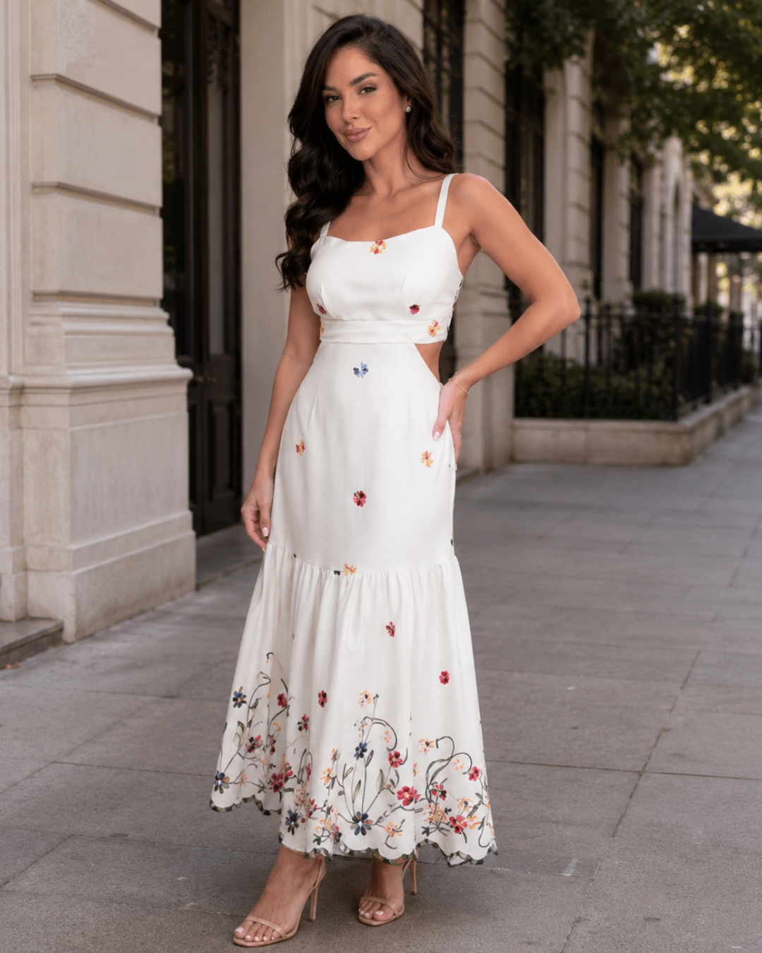 Vestido comprido floral em linho com costas elásticas