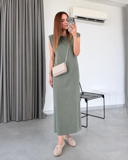 Vestido Comprido Direito com Ombros Estruturados