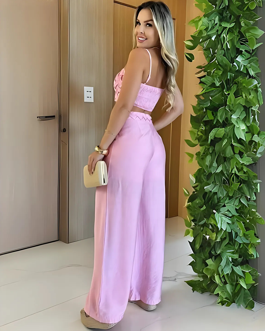 Conjunto de Verão para Mulher com Calça Palazzo e Top Curto com Alças