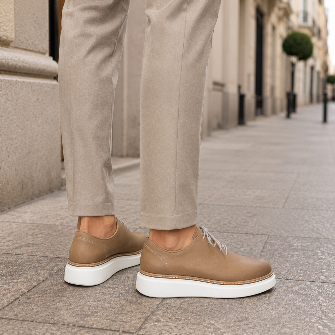 Sapatos Casuais com Cordões e Sola Elevada